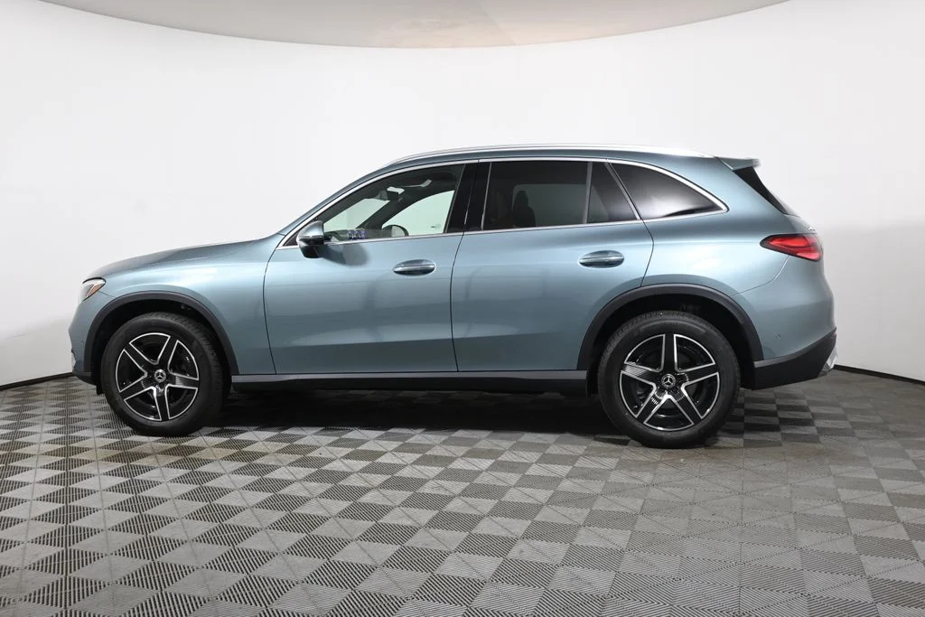 New 2026 Silver Mercedes-Benz GLC 300 image 2