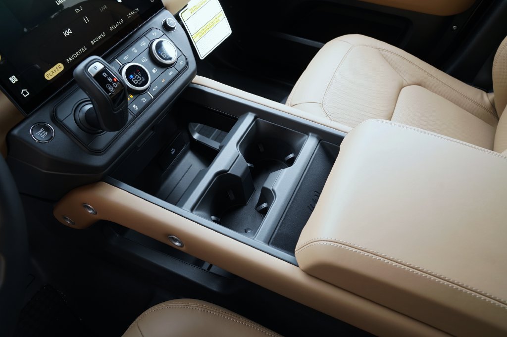 New 2026 Santorini Black Land Rover X-Dynamic SE image 27
