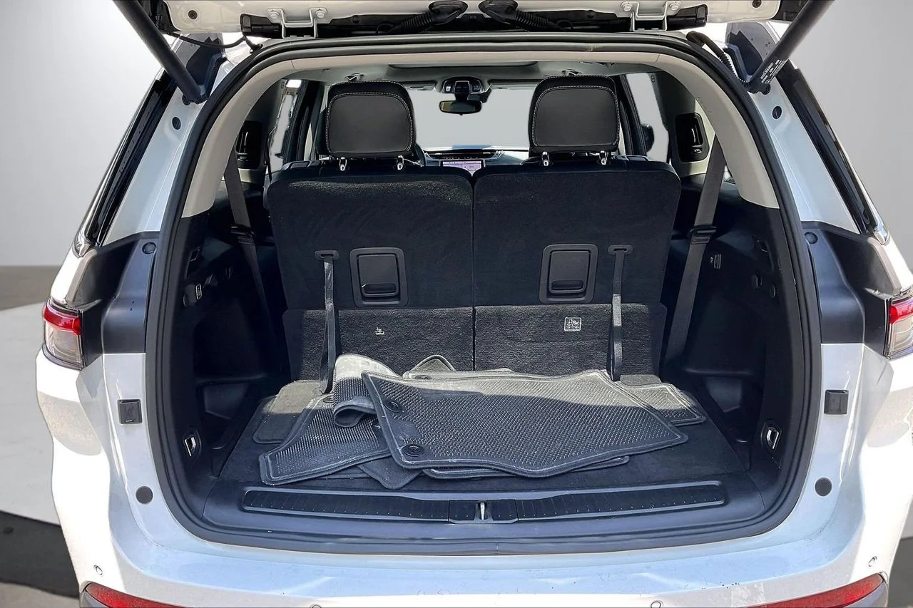 Used 2023 White Jeep Limited image 28