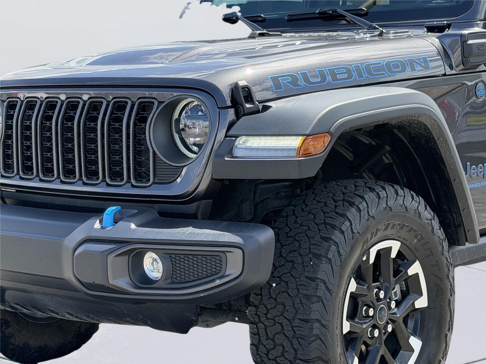 Used 2025 Granite Crystal Metallic Clearcoat Jeep Rubicon image 8
