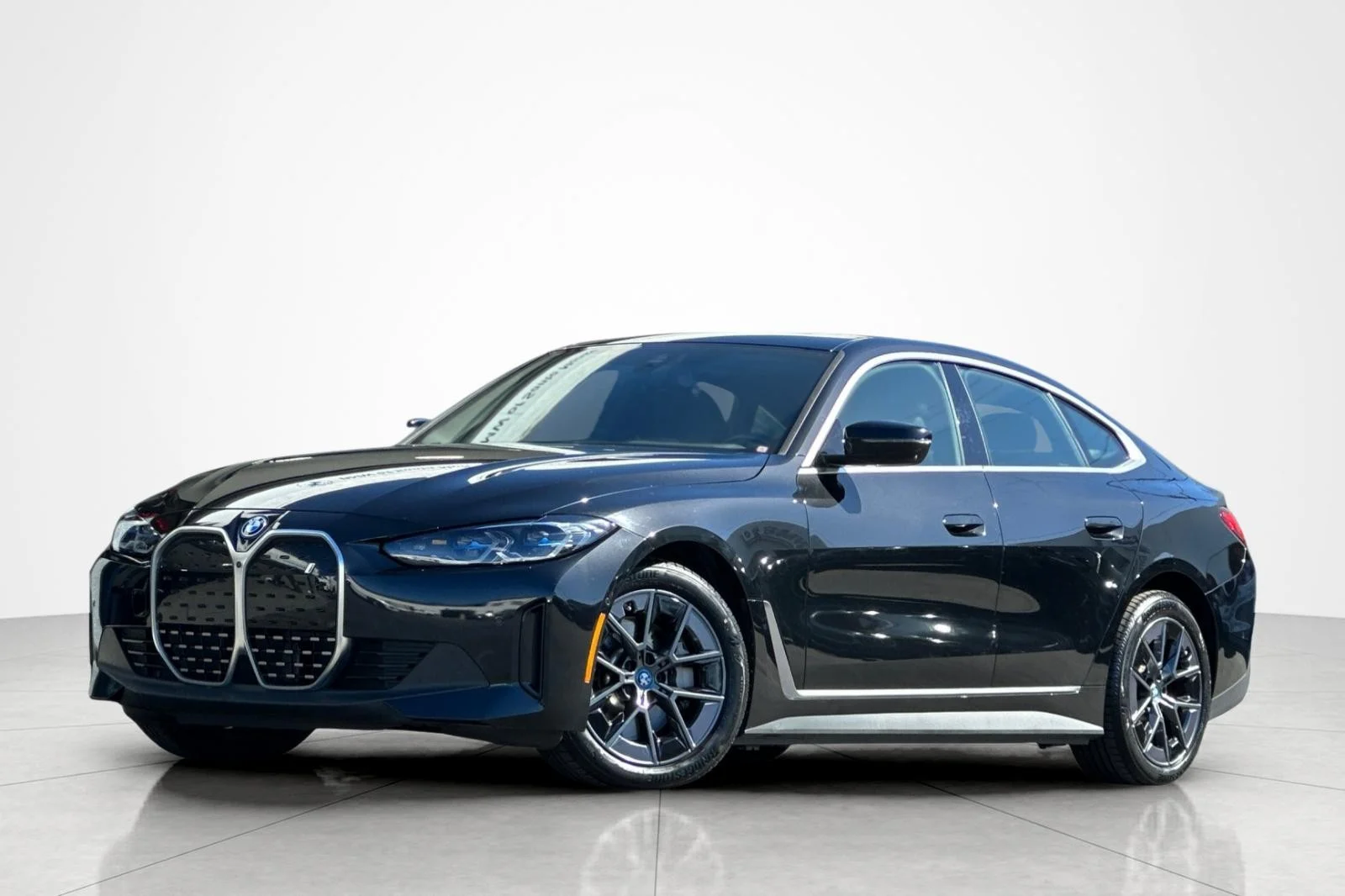 2023 BMW i4 eDrive40's photo