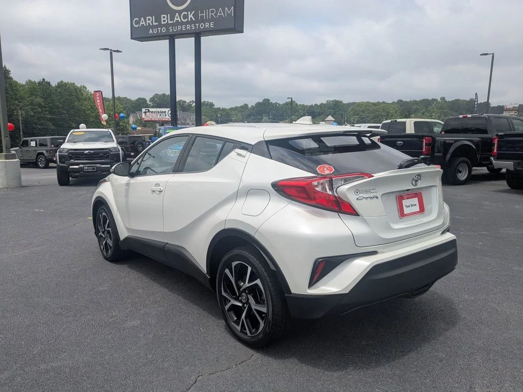 Used 2021  Toyota LE image 7
