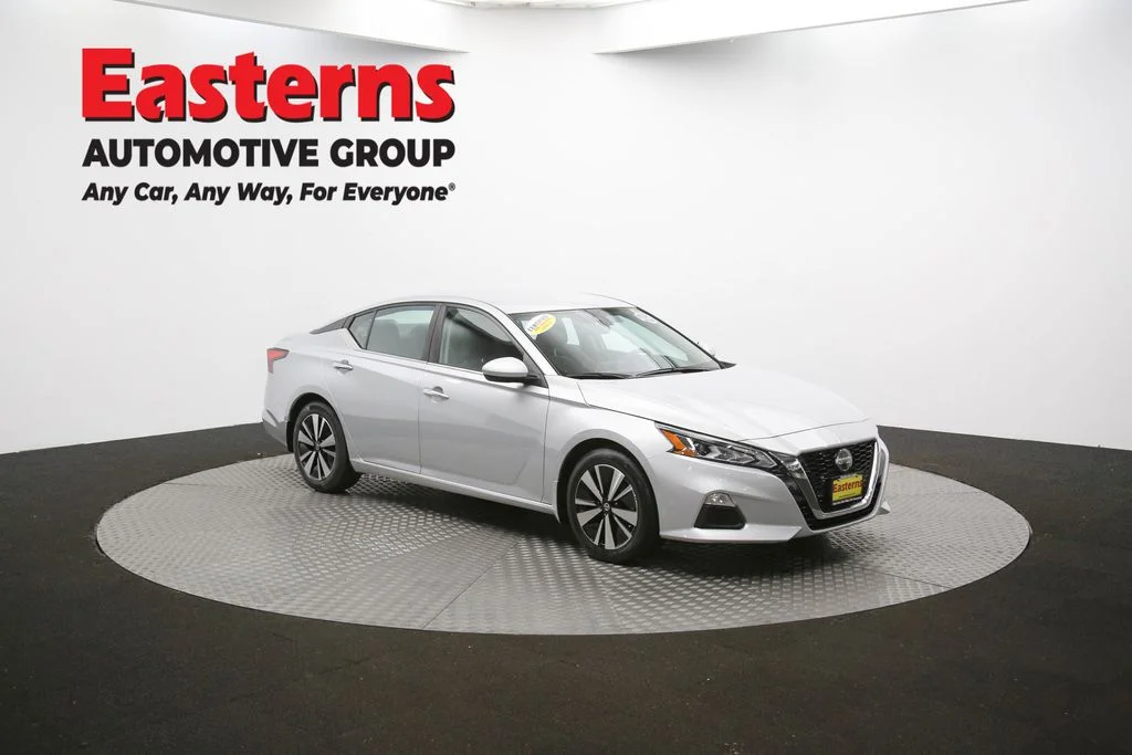 Used 2022 Silver Nissan 2.5 SV image 48