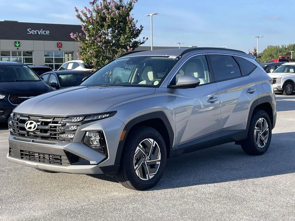 Used 2025 Shimmering Silver Hyundai Blue image 25