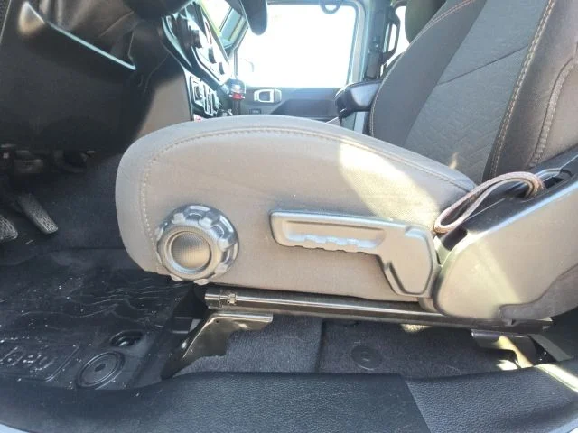 Used 2020 Silver Jeep Mojave image 26