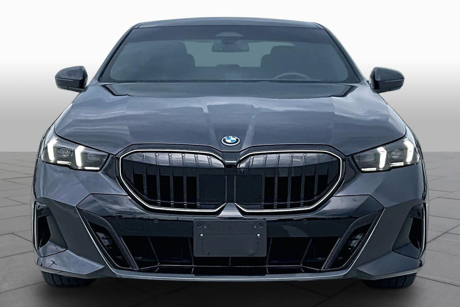 Used 2026 Dark Graphite Metallic BMW 550e xDrive image 3