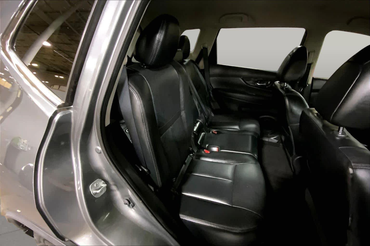 Used 2017 Gun Metallic Nissan SL image 20