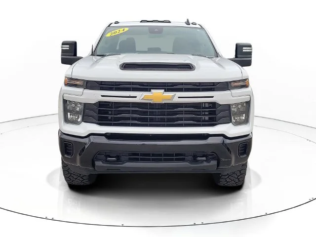 Used 2024 White Chevrolet Custom image 2