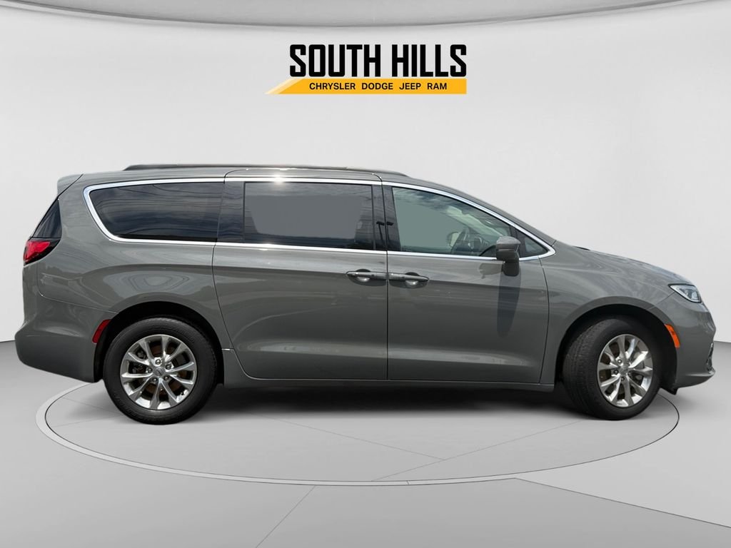 Used 2022 White Chrysler Touring L image 6