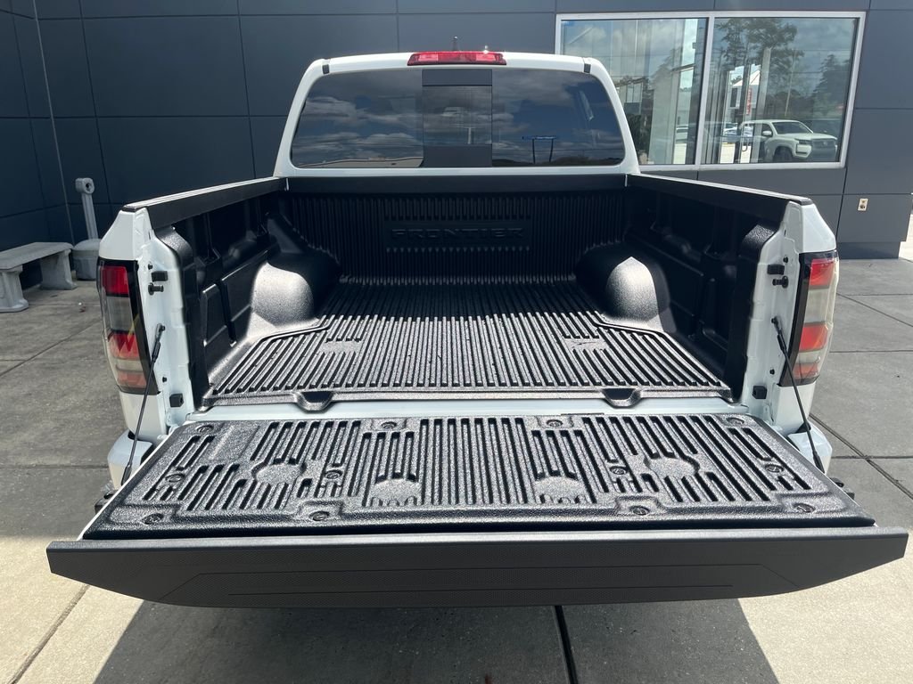 New 2026 Glacier White Nissan Crew Cab SV image 25