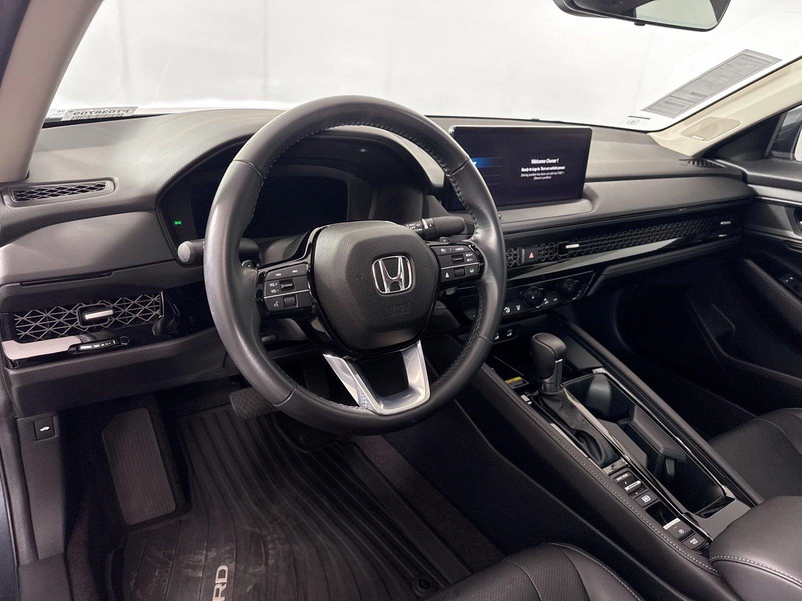 Used 2024 Meteorite Gray Metallic Honda Touring image 4