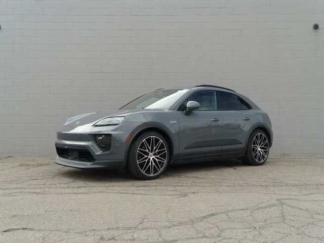 2025 Porsche Macan Base