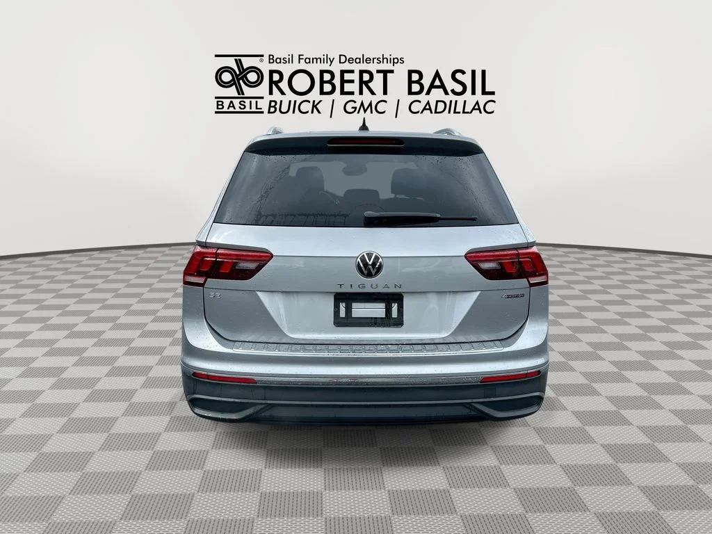 Used 2022 Silver Volkswagen 2.0T SE image 7