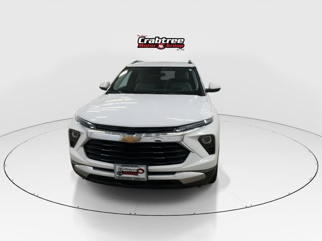 Used 2025 White Chevrolet LT image 3