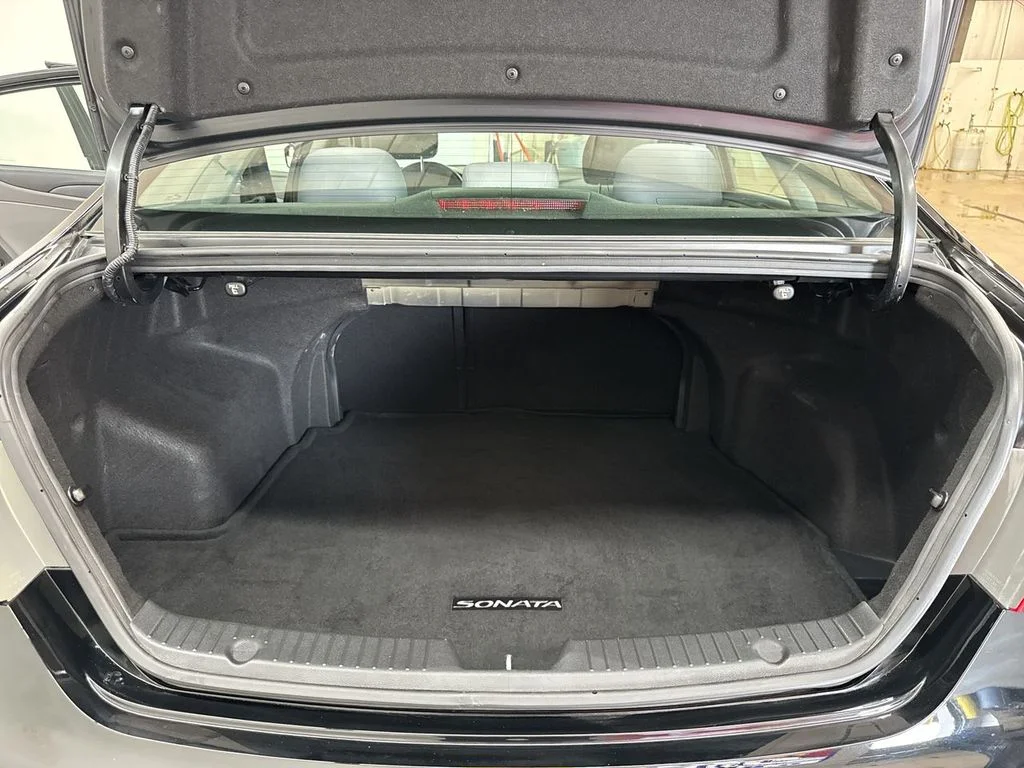 Used 2014 Phantom Black Metallic Hyundai GLS image 33