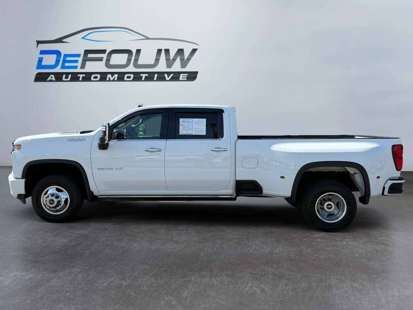 Used 2022 Summit White Chevrolet High Country image 6