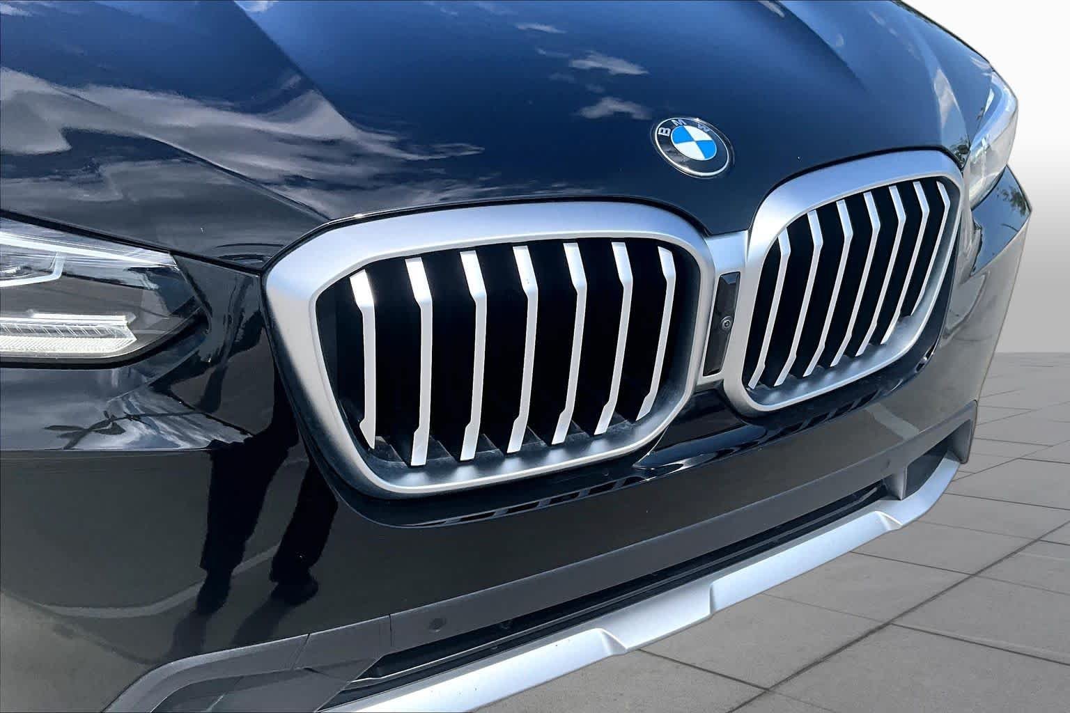 Used 2024 Jet Black BMW sDrive30i image 28