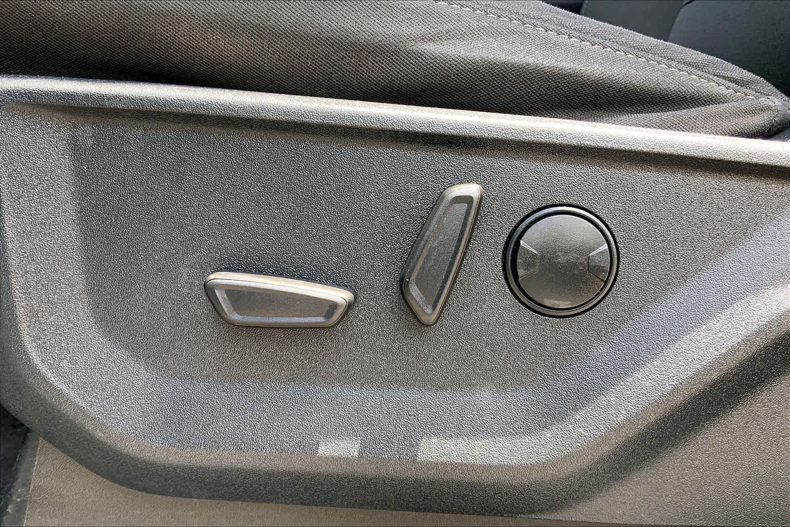 Used 2023 Iconic Silver Ford XLT image 35