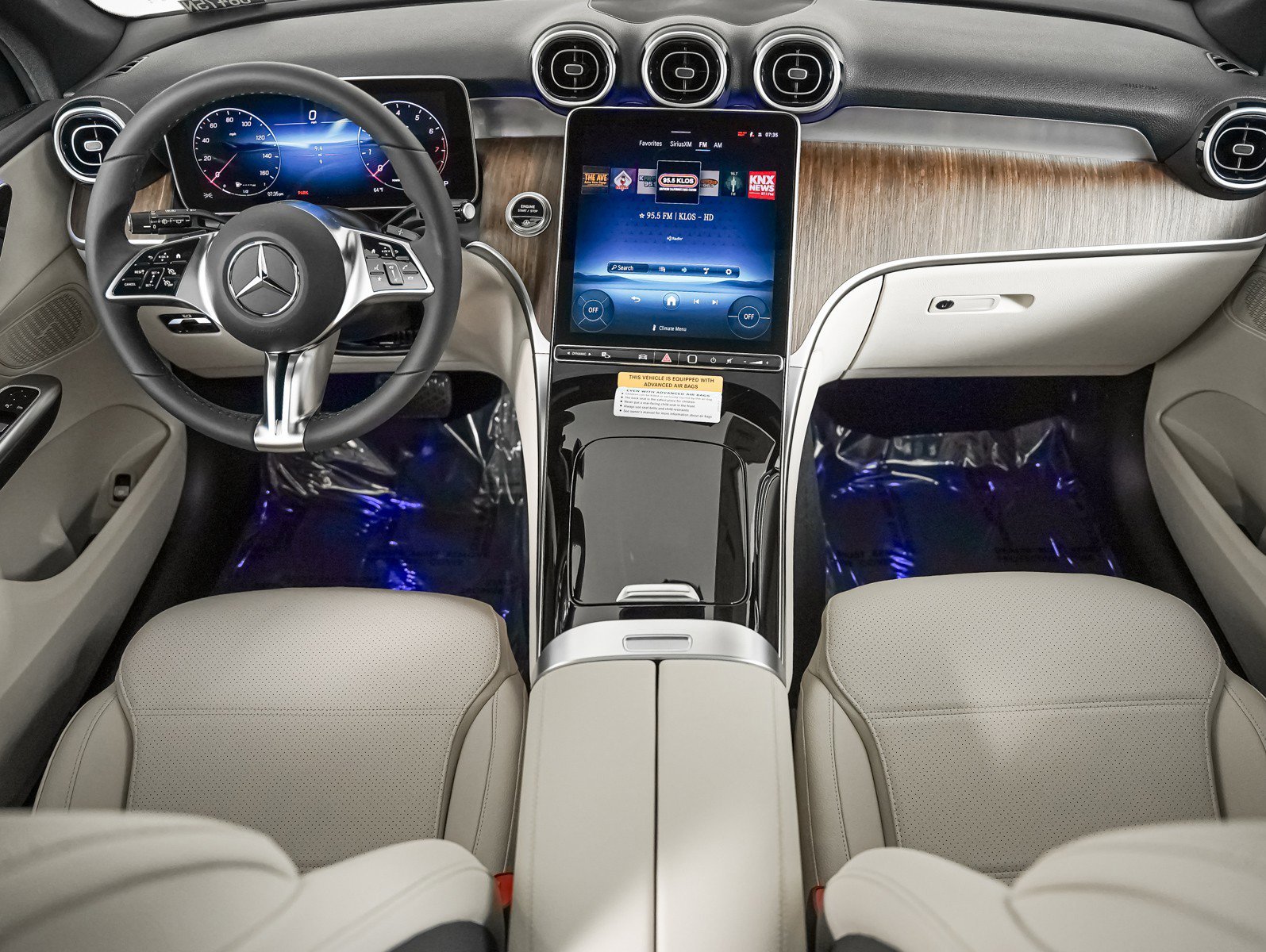 New 2026 Polar White Mercedes-Benz GLC 300 image 9