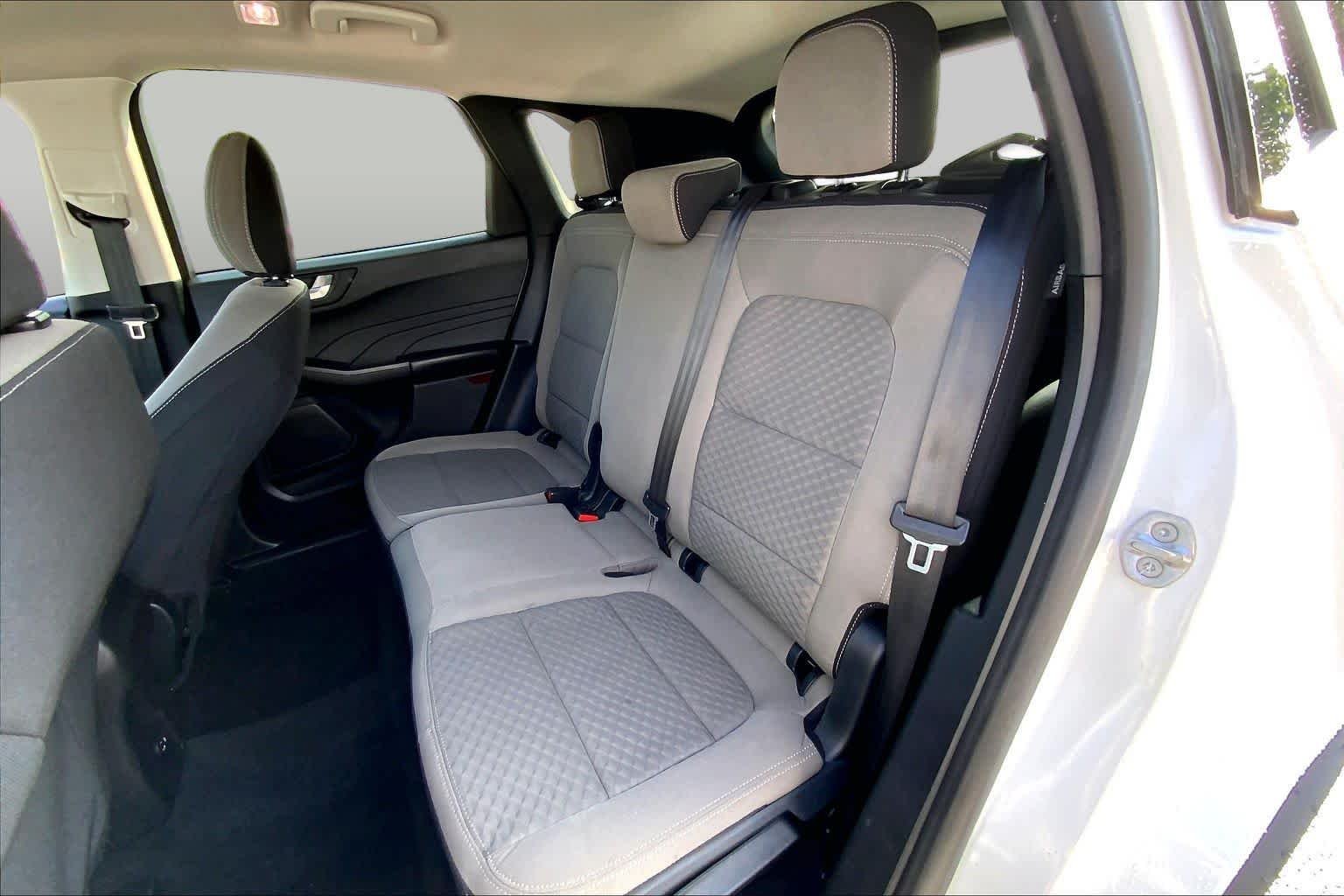 Certified Used 2021 Oxford White Ford SE image 19