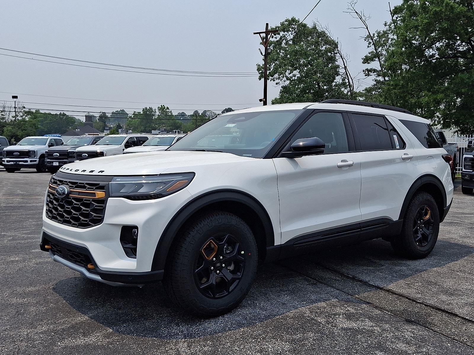 New 2026 Star White Metallic Tri-Coat Ford Tremor® image 2