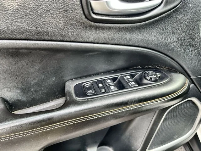 Used 2021 White Jeep Latitude image 17
