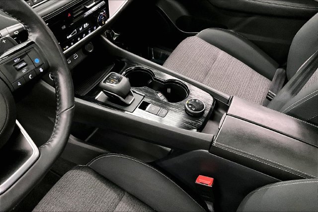 Used 2021 Glacier White Nissan SV image 17
