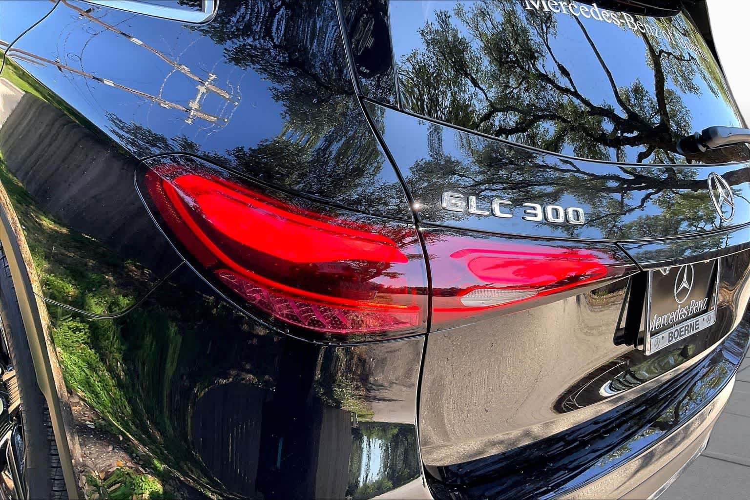 New 2026 Obsidian Black Metallic Mercedes-Benz GLC 300 image 27