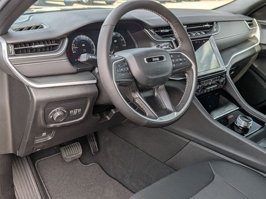 New 2026 Baltic Gray Metallic Clear-Coat Exterior Paint Jeep Laredo X image 32