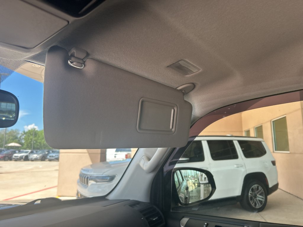 Used 2015 Magnetic Gray Metallic Toyota SR5 image 28