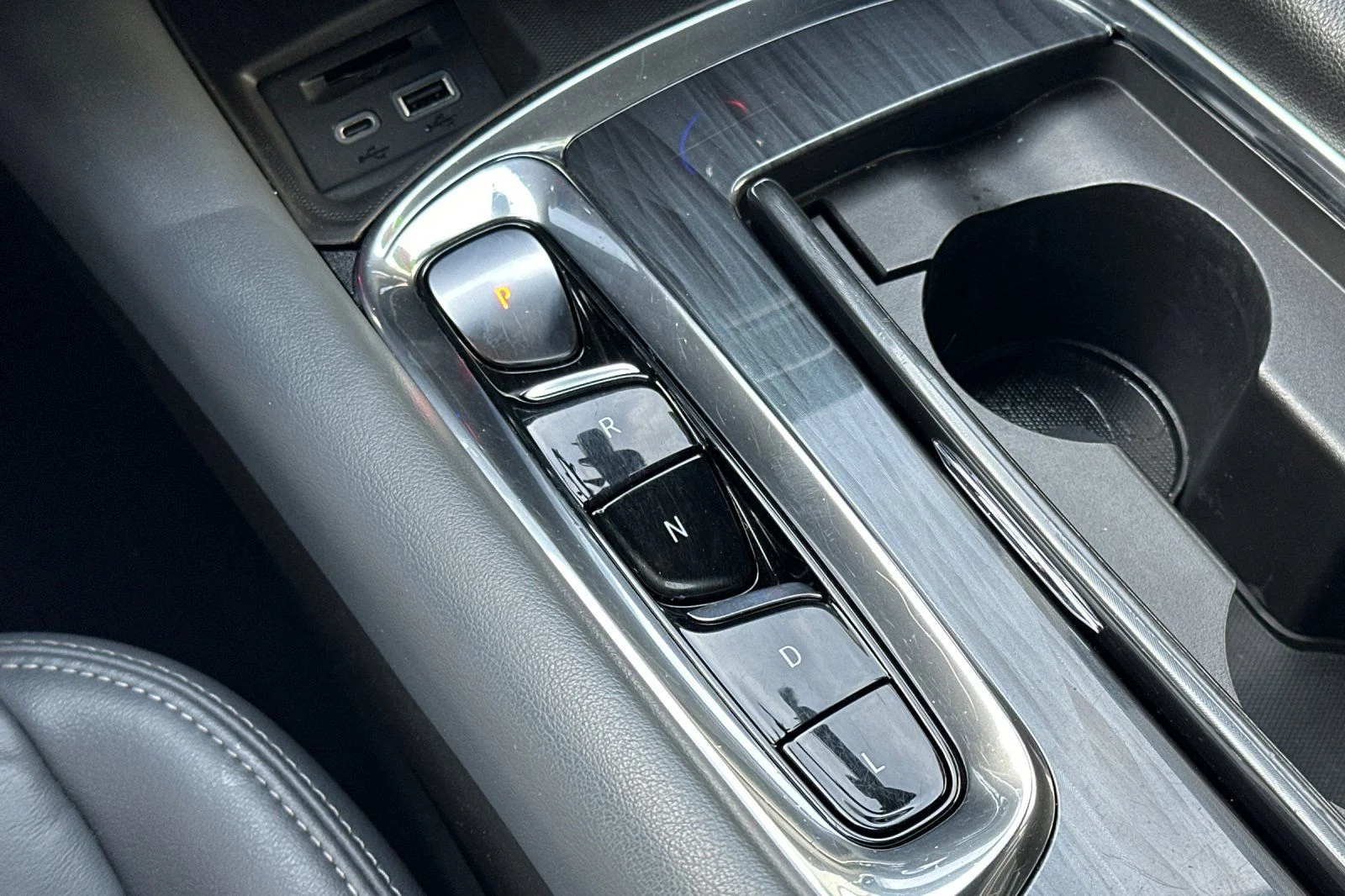 Used 2022 White Buick Essence image 21
