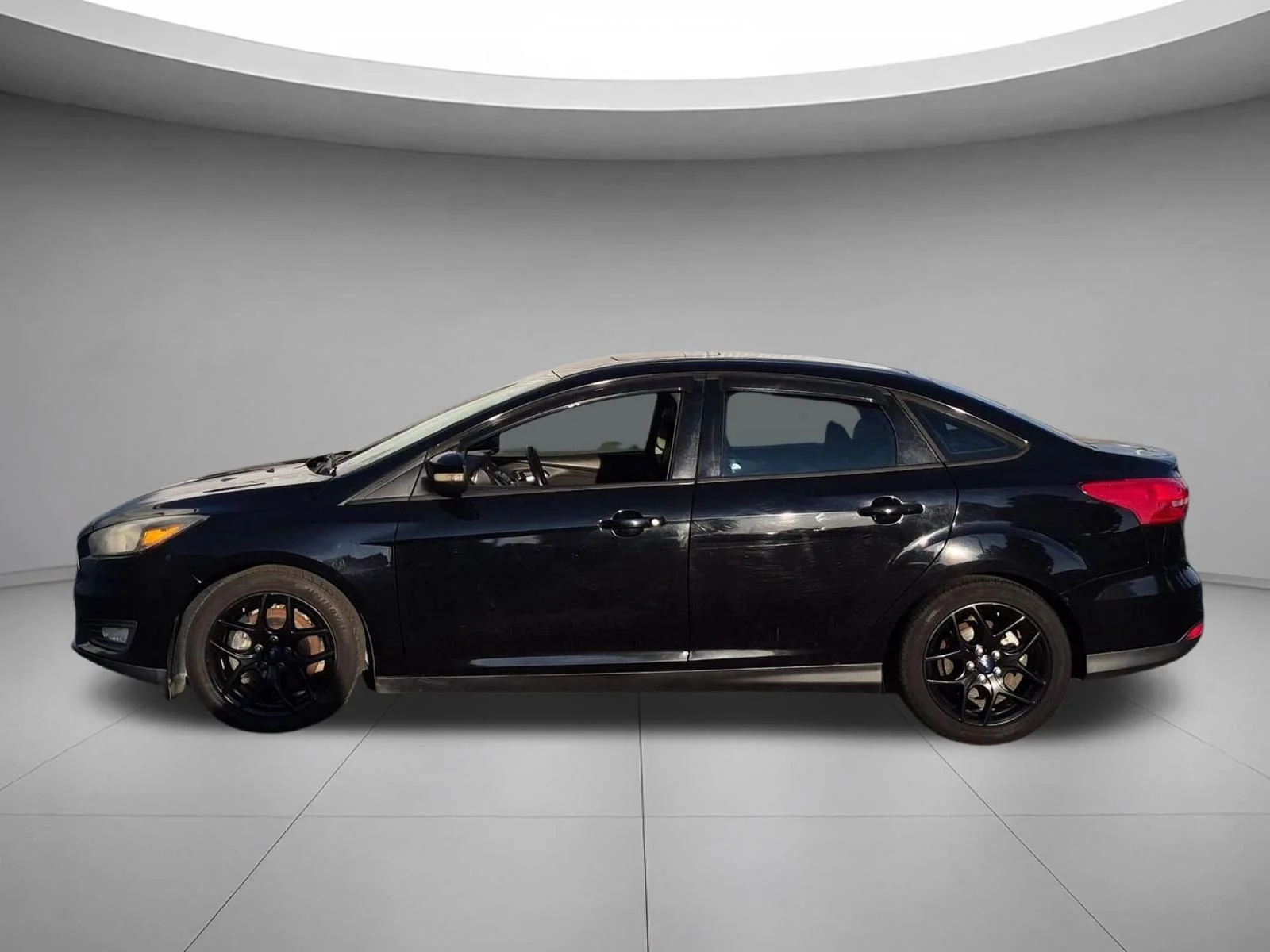 Used 2016 Shadow Black Ford SE image 2