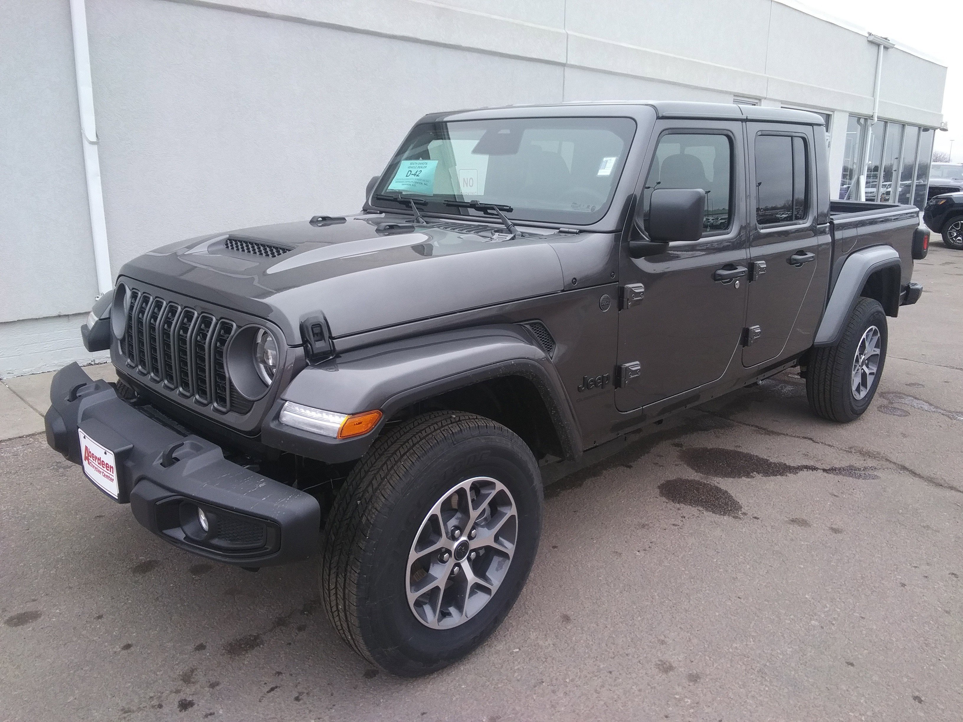 New 2026 Granite Crystal Metallic Clear-Coat Exterior Paint Jeep Sport S image 2
