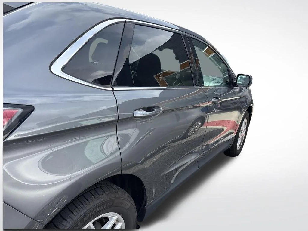Used 2021 Gray Ford SEL image 5