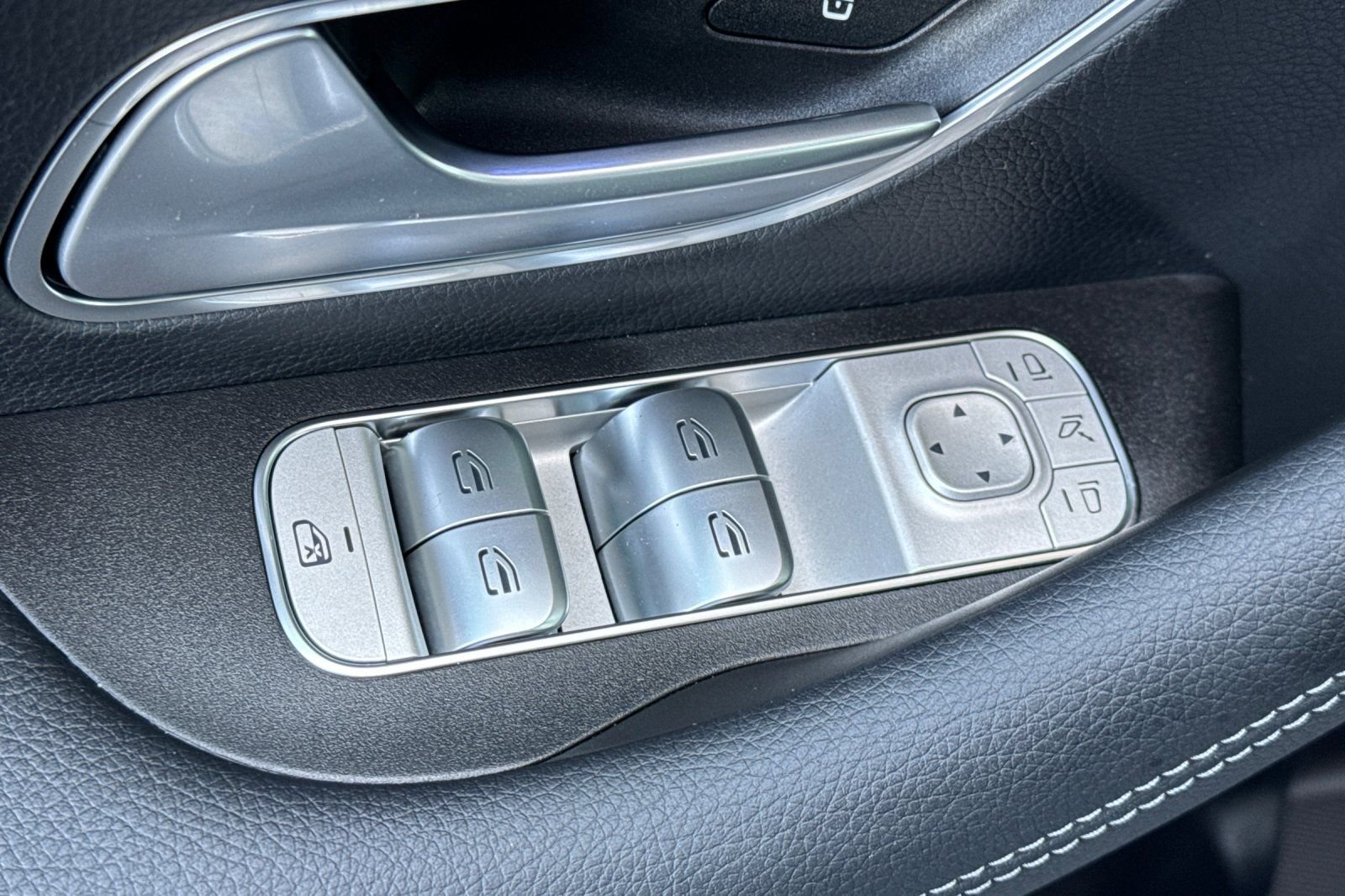 New 2026 MANUFAKTUR Alpine Grey Mercedes-Benz GLE 450 image 27