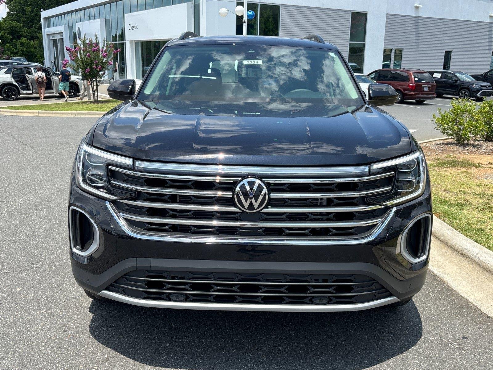 New 2026 deep black pearl Volkswagen 2.0T SE w/Technology image 8