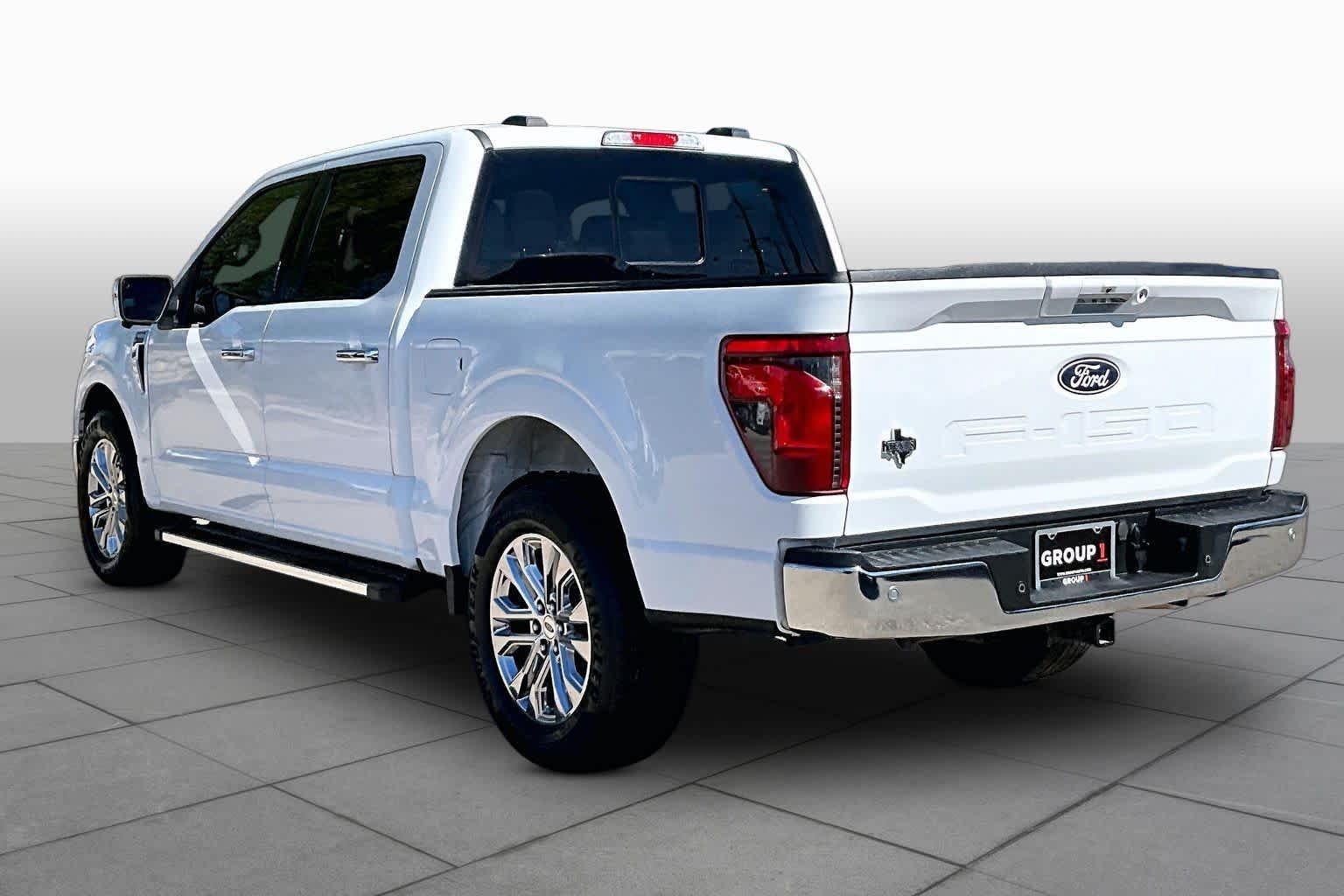 Used 2024 Oxford White Clearcoat Ford XLT image 12