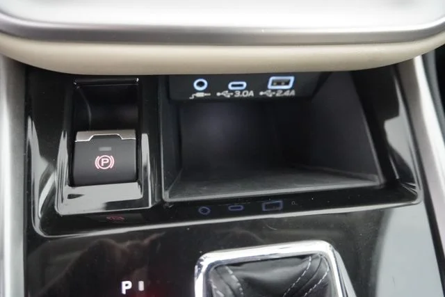 Certified Used 2025 Crystal White Pearl Subaru Limited image 29