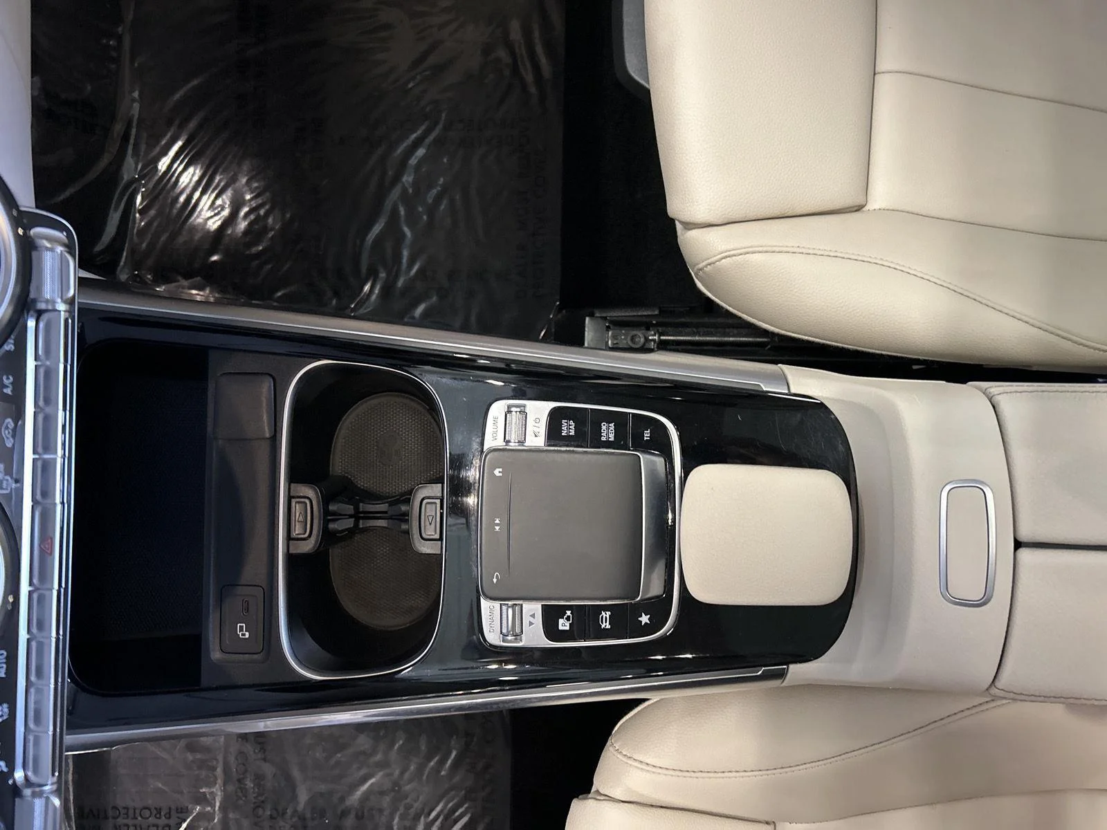 Used 2020 Polar White Mercedes-Benz GLB 250 image 25