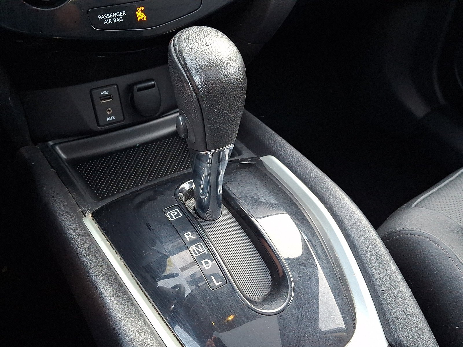 Used 2014 Gun Metallic Nissan SL image 14