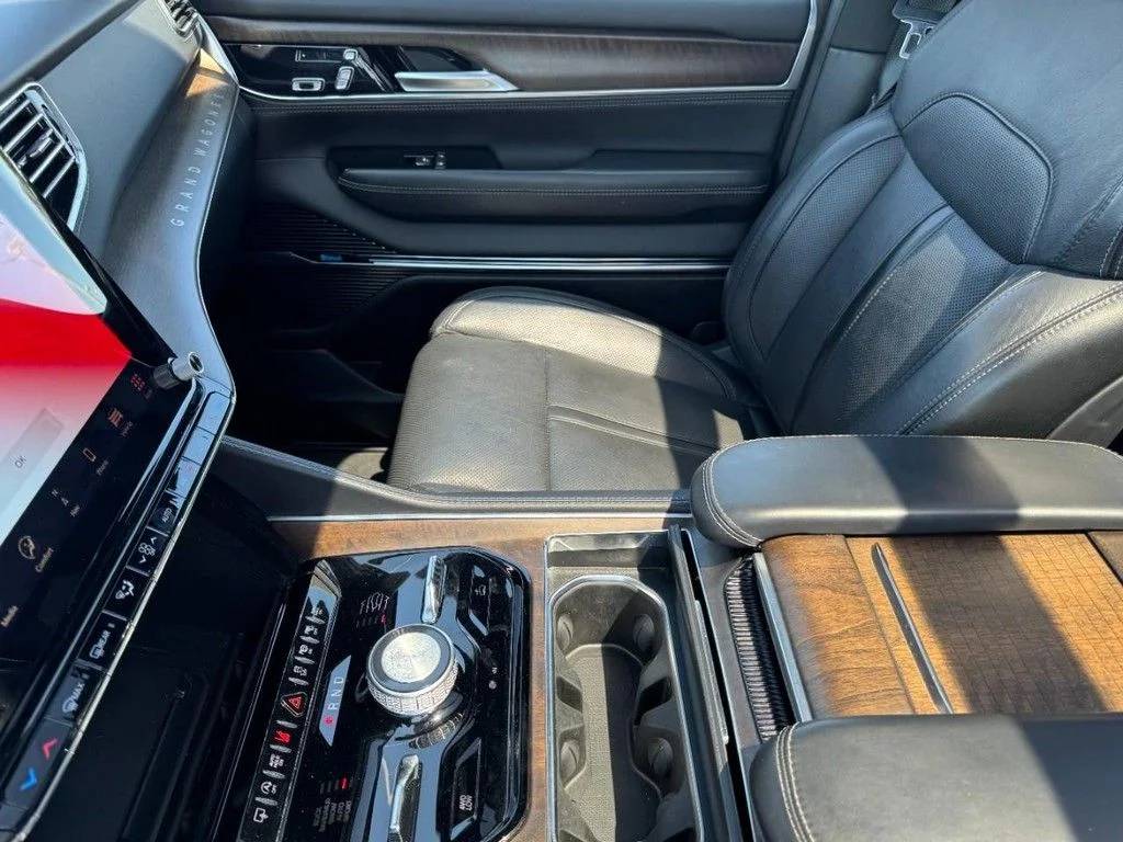 Used 2024 Black Jeep Base image 15
