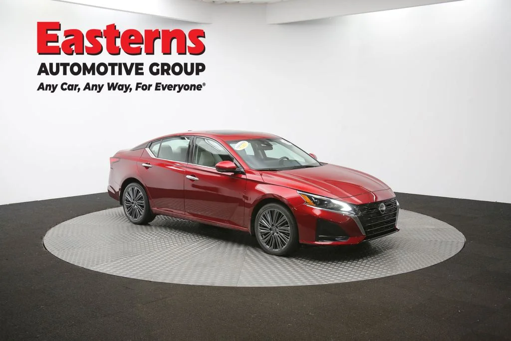 Used 2023 Red Nissan 2.5 SL image 48