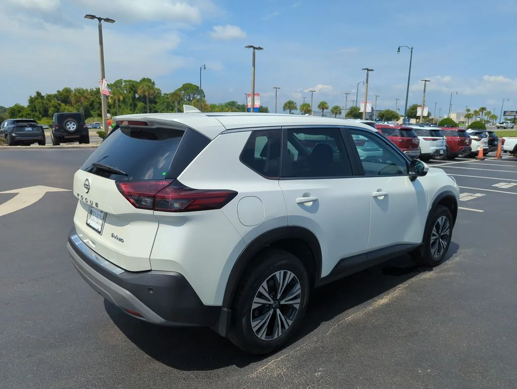Used 2023 White Nissan SV image 6