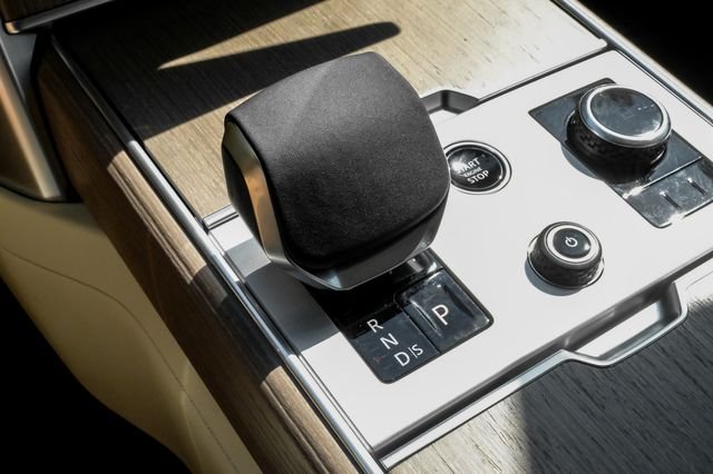 New 2027 Varesine Blue Land Rover SE image 32