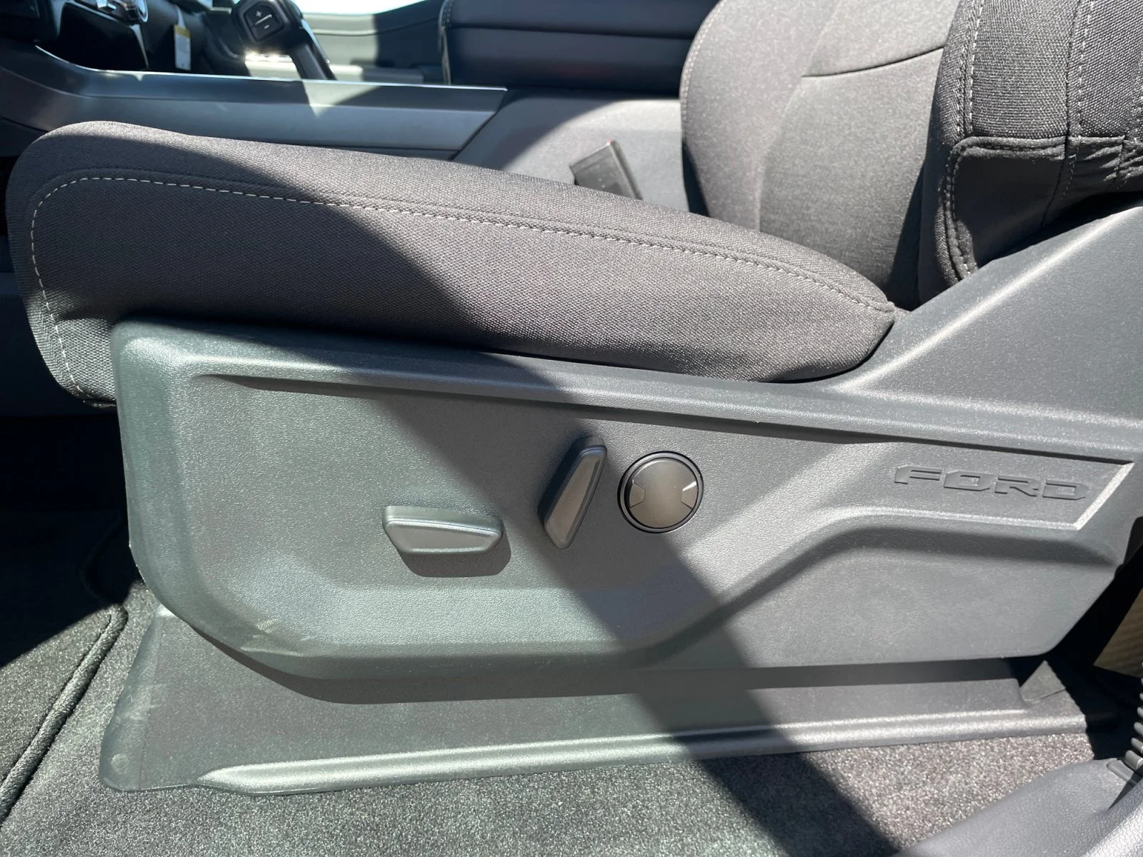 New 2026 Agate Black Metallic Ford XLT image 14