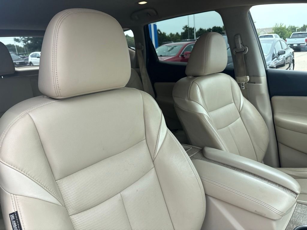 Used 2019 Pearl White Tricoat Nissan SL image 26