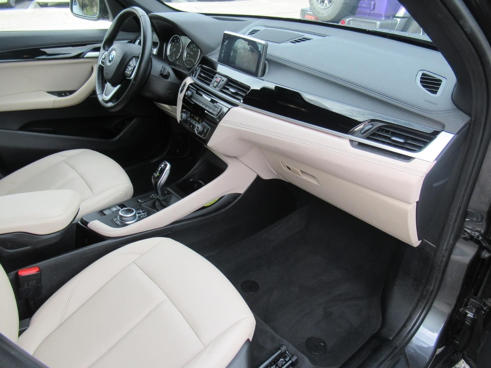 Used 2022 Gray BMW sDrive28i image 11