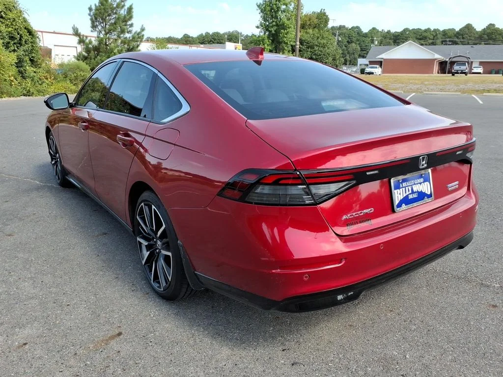 Used 2023 Radiant Red Metallic Honda Touring image 5