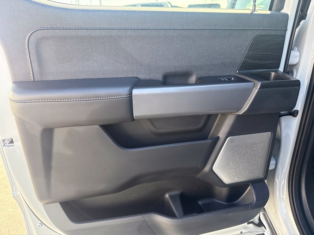 Used 2024  Ford Lariat image 41