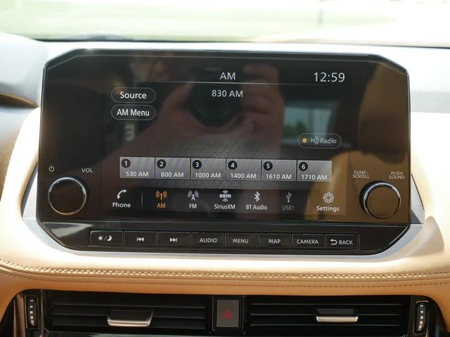 Used 2021 Gold Nissan Platinum image 29